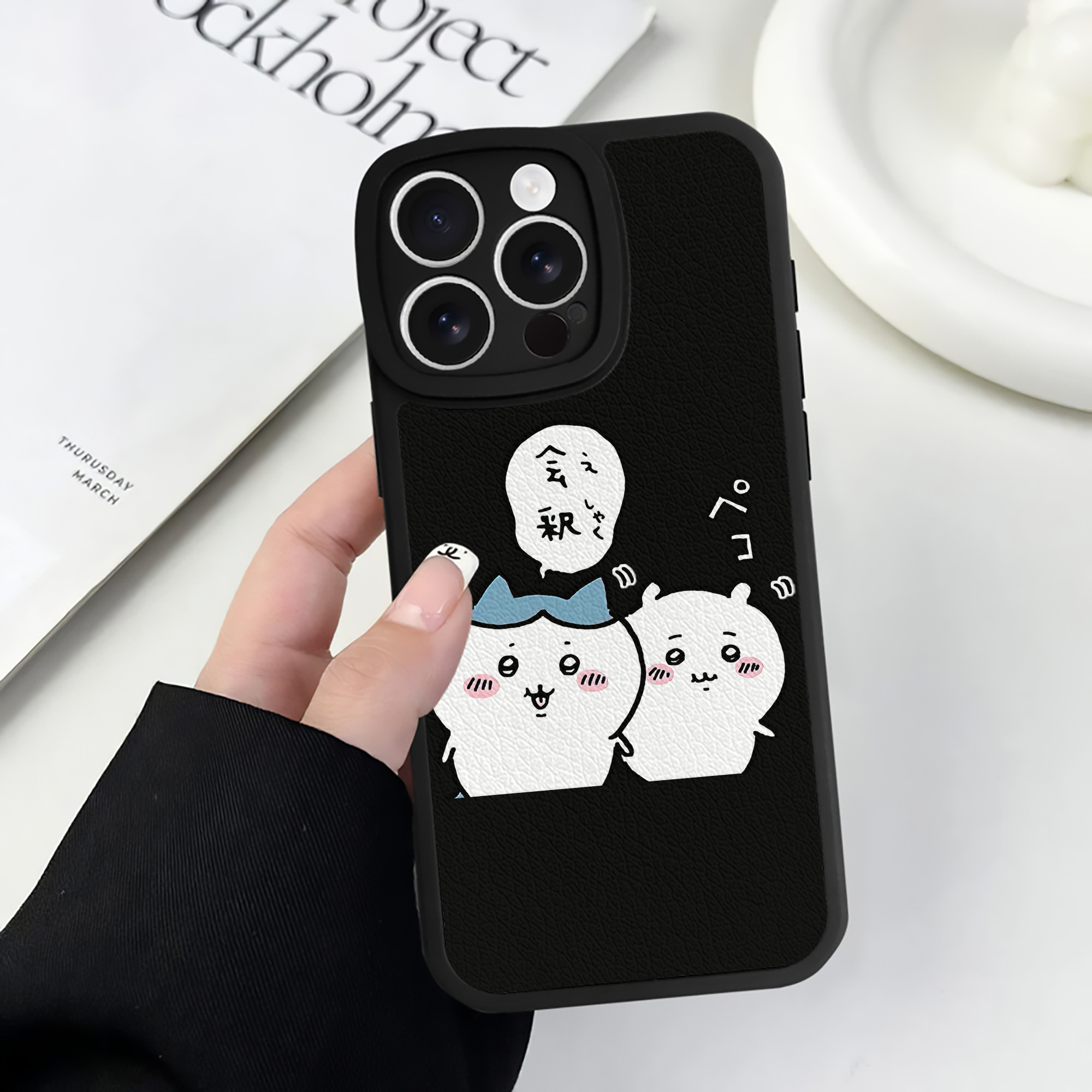（画像用） ちいかわ ハチワレ Chii-kawa hachiware 【iPhone 16シリーズ対応】シリコンスマホケース（レザー調） 材質：シリコン